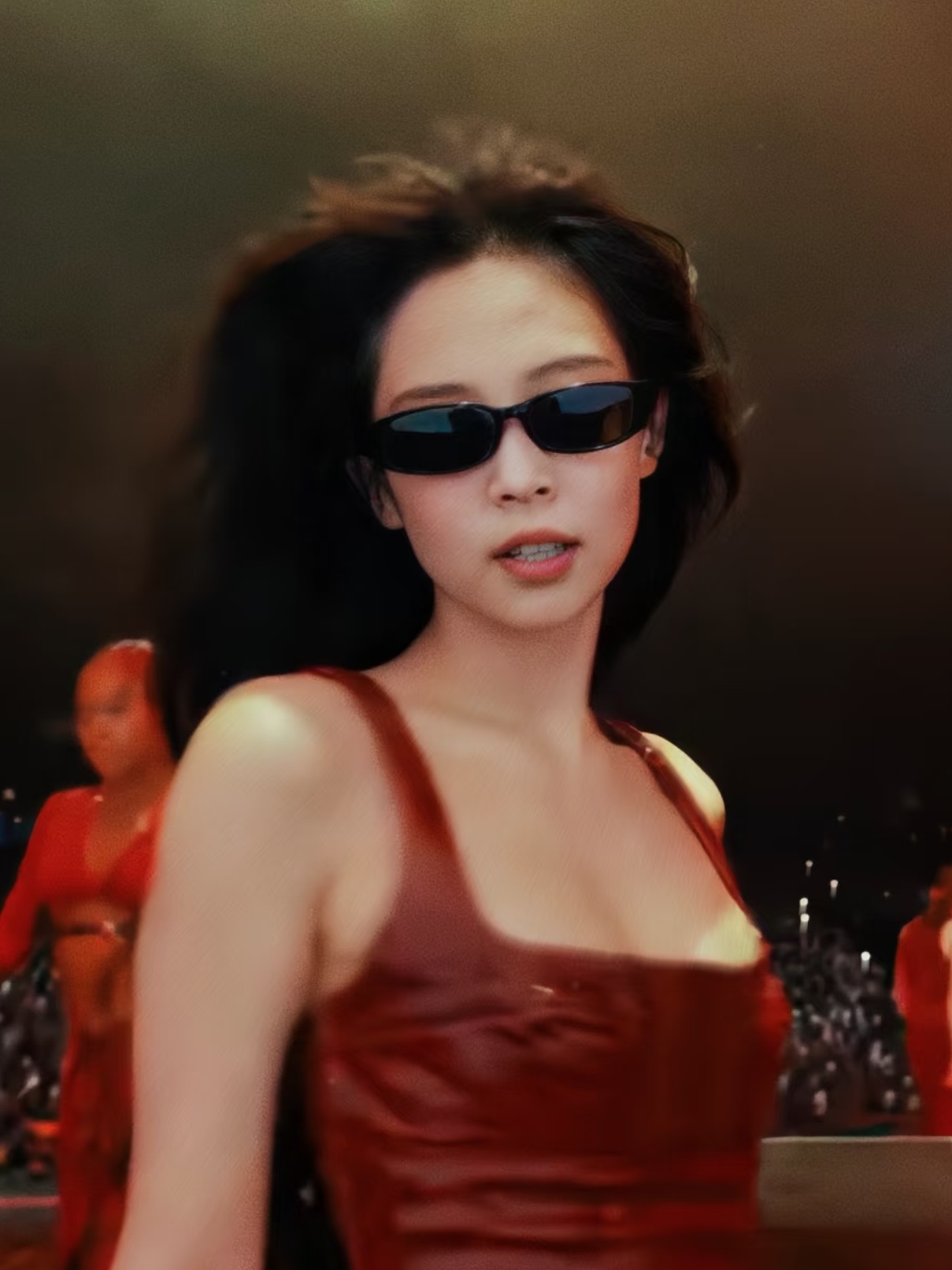 Street Fashion Pose - Jennie Konzert Vintage Sonnenbrille mit kleinem