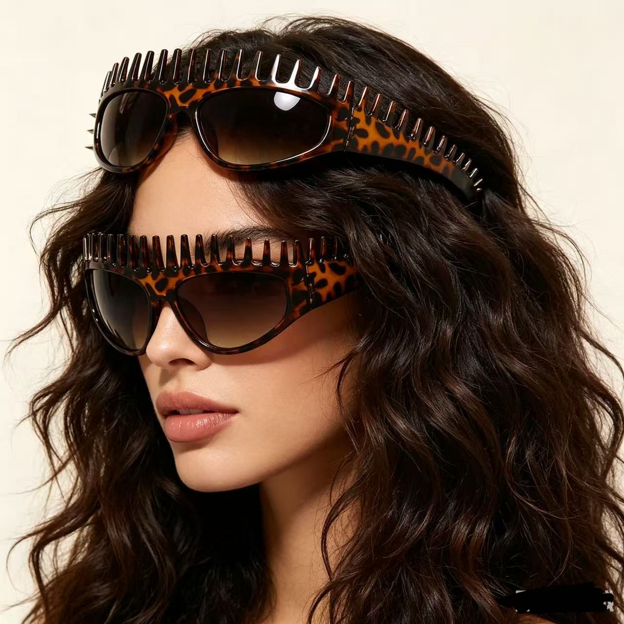 Street Fashion Photographers - Modische Sonnenbrille im Stirnband-Stil, dekorative Brille,