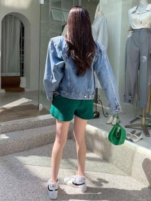 Klassische, nie aus der Mode k – Street Fashion Hong Kong Bewertung und Preis