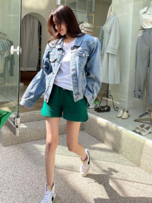 Klassische, nie aus der Mode k – Street Fashion Hong Kong Bewertung und Preis