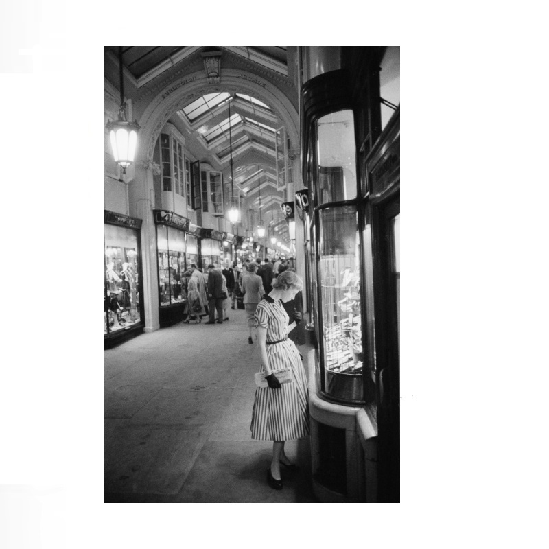 Slim Aarons, Burlington Arcade – Street Fashion Photographers Bewertung und Preis